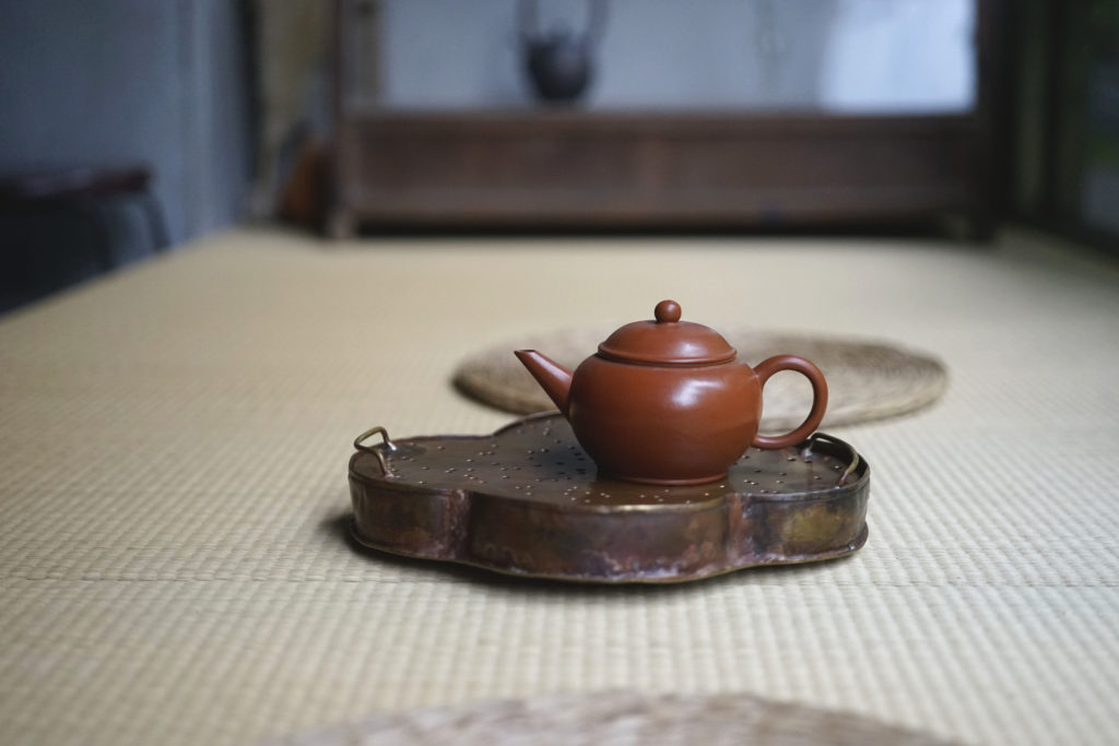 燦 / 茶舟 - 芸 / 隙裏有光黃銅作家茶盤